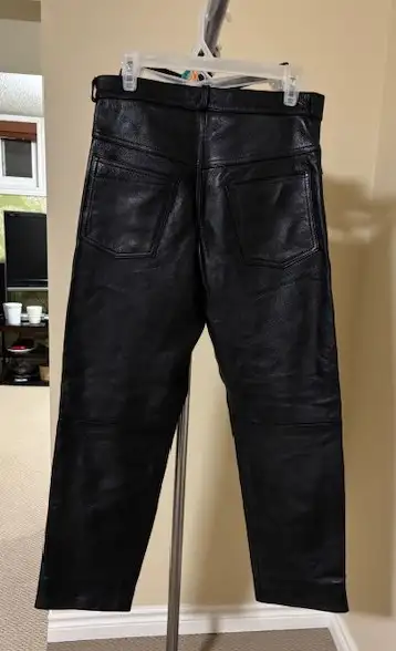 Full Grain Genuine Leather Pants Black High Rise in Women's - Bottoms in Barrie - Image 4