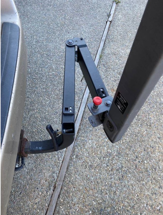 Yakima Full-swing bike carrier in Other in Ottawa - Image 7