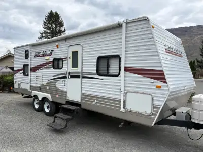 2010 Autumn Ridge 256 Bunk House Slide. Great condition. New tires and new queen mattress. Sleeps 6...