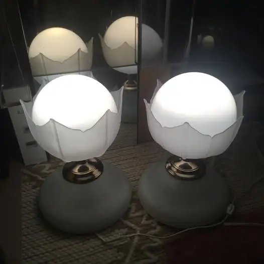 2 Mid Century Murano Glass Table Lamps - in Excellent Condition in Indoor Lighting & Fans in City of Montréal - Image 3