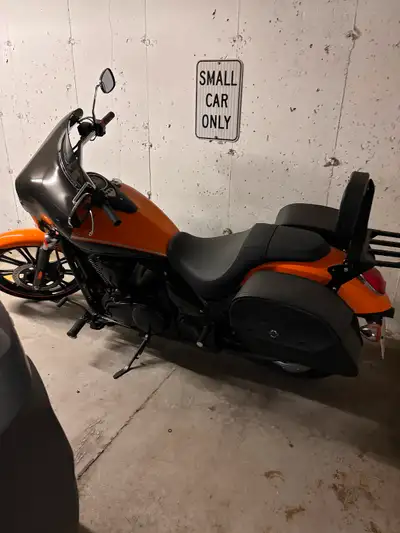 Kawasaki vulcan custom 2021 around 11000 km, come with 2 set of pipes. Straight pipes actually on. C...