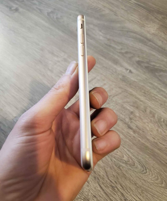 Apple iPhone 8 64G Unlocked in Cell Phones in Windsor Region - Image 4