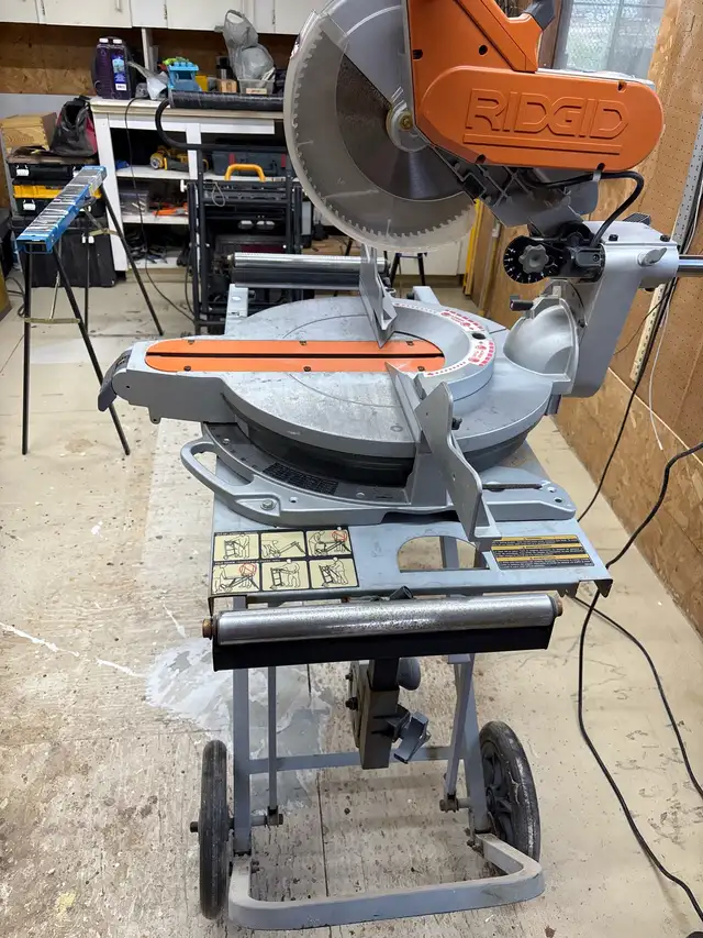 Ridgid Mitre Saw with Stand in Power Tools in Hamilton - Image 4