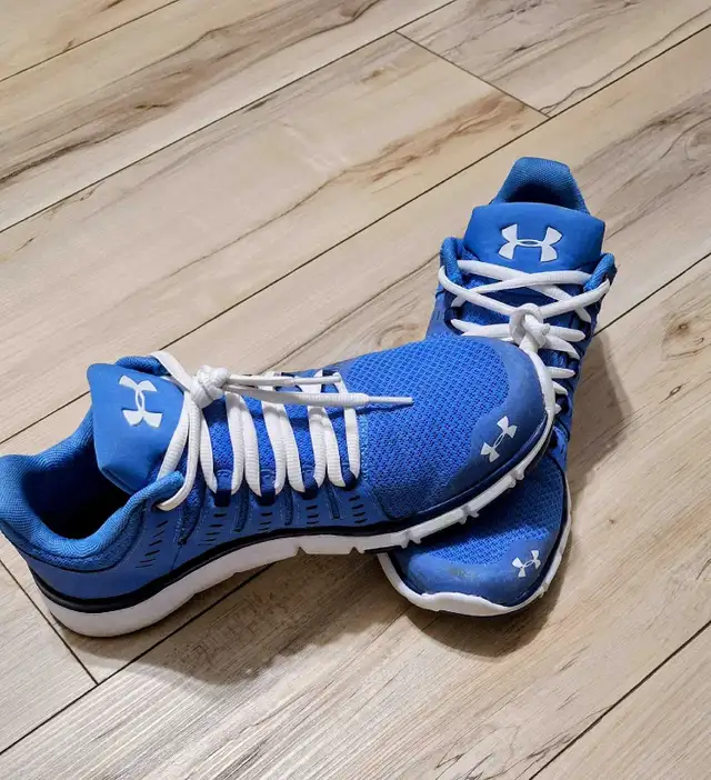 Womens 9.5 Under Armour Micro G Running Shoes in Women's - Shoes in Kitchener / Waterloo - Image 3