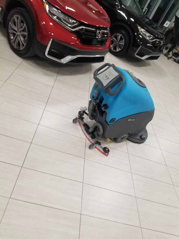 New Auto/Electric Floor Scrubber - One Year Warranty dans Autres équipements commerciaux et industriels  à Ville de Montréal - Image 4