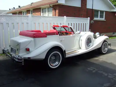 This car is factory built by Camelot Classic Cars in Milwaukee, Wisconsin, USA. Gorgeous white exter...