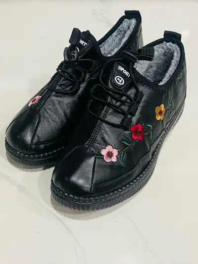 Women Winter Snow Boots! Size 8, View more