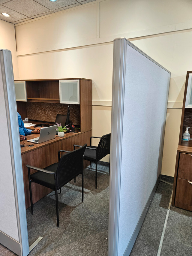 Office furniture in Desks in Calgary - Image 3