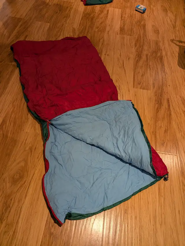 Reversible Green & Red Sleeping bag and waterproof bag in Fishing, Camping & Outdoors in Ottawa - Image 4