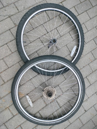 Front + Rear Bicycle Wheels | 8-speed Casette | Quick-Release