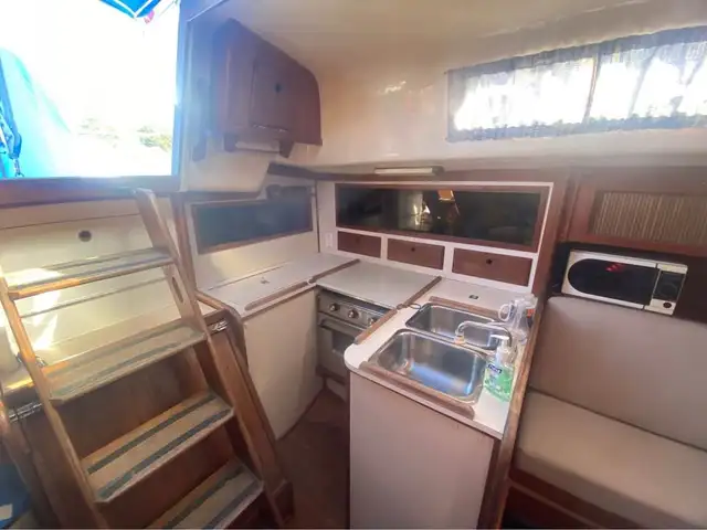 1981 Hughes columbia 10.7, 35 feet, sailboat in Sailboats in London - Image 8