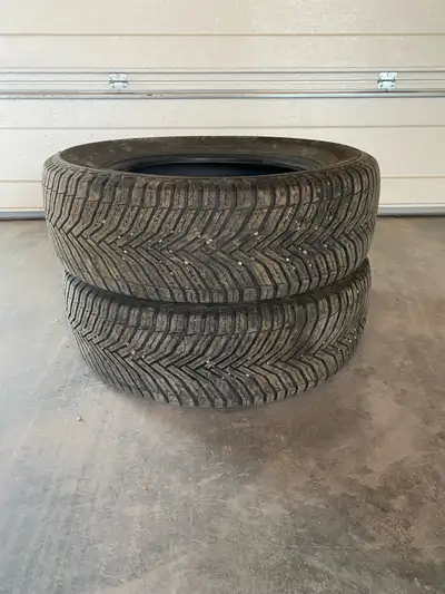 2 Michelin Cross Climate tires 235/65R 18 All-weather tire is snow-rated. Used for 1.5 years. Sellin...