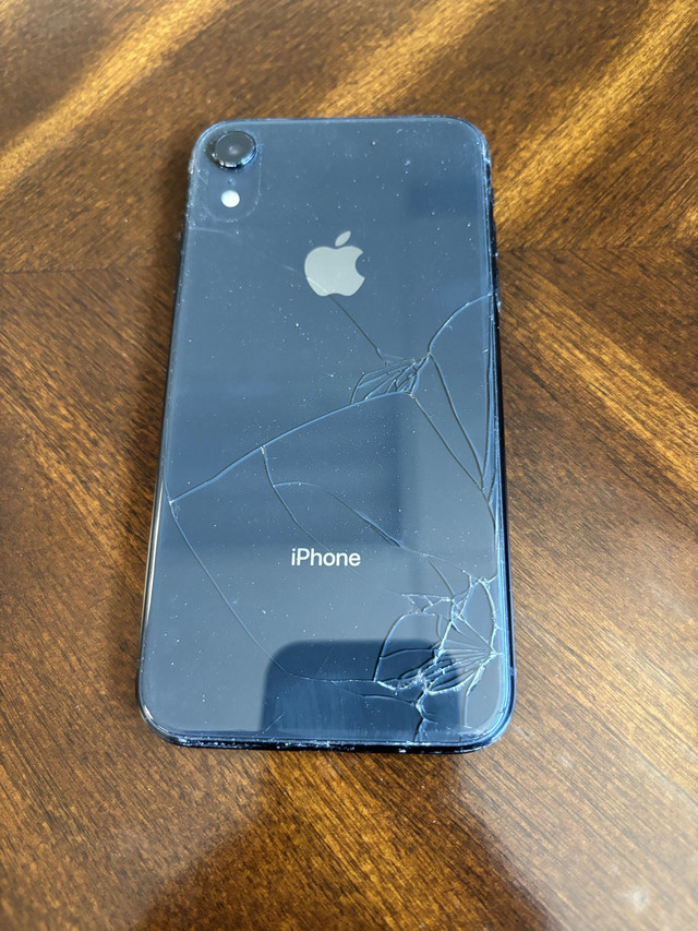 iPhone XR 64 gig  in Cell Phones in Dartmouth - Image 2