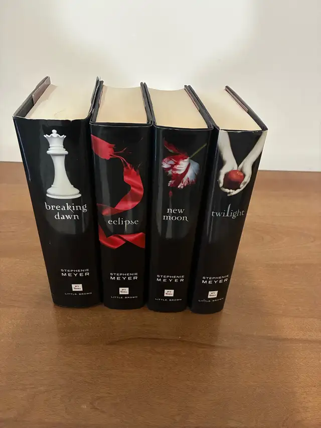 Twilight Saga Hardcover Set (1st Edition) in Fiction in St. Catharines - Image 5