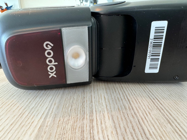 Godox V860 III C (Like new—barely used) in Cameras & Camcorders in Calgary - Image 2