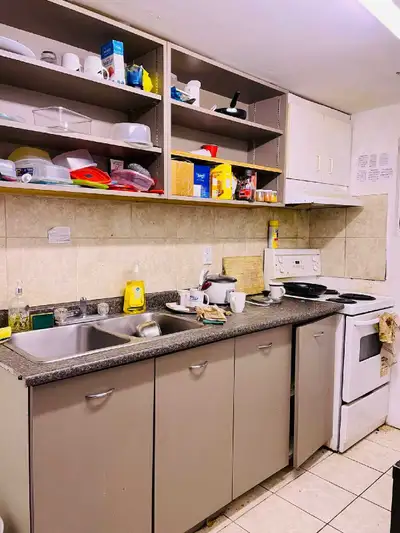 A ROOM FOR RENT IN THE BASEMENT IS AVAILABLE FROM 1ST NOVEMBER ON COLLEGE WAY AND ERINMILLS PARK WAY...