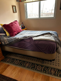 Lit simple sommier et matelas en très bonne condition/ Twin bed 