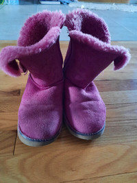 Girls pink size 5.5 Uggs boot