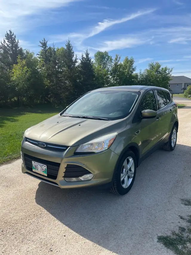 2014 ford escape se v4 fuel efficient, fresh safety