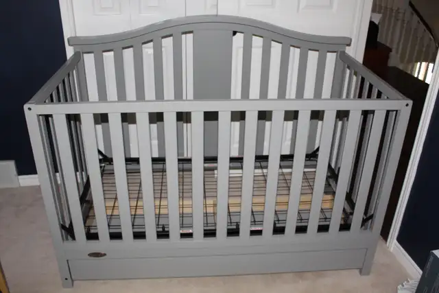 Graco Solano Crib in Cribs in London - Image 2