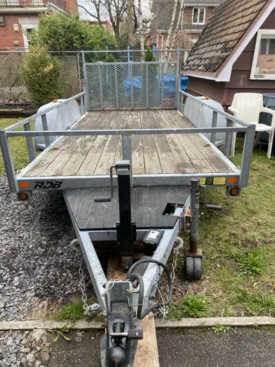 Remorque en excellente condition. Double essuiex, 3,500 par essuiex avec freins électrique. Plancher...