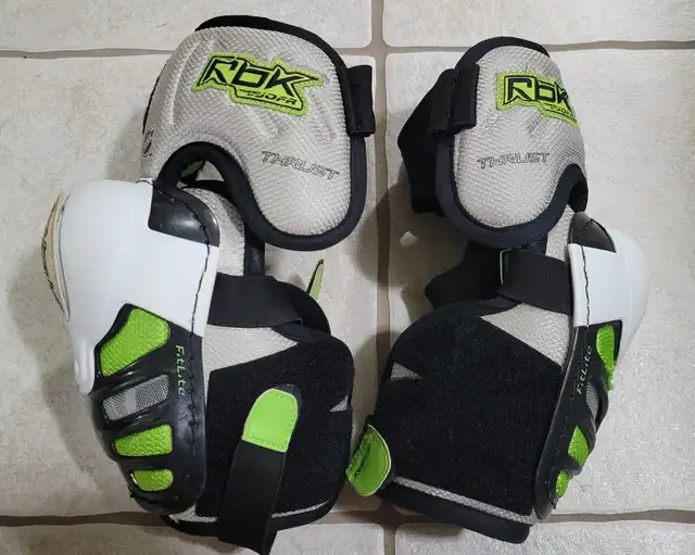 Men's Hockey Elbow Pads in Hockey in Edmonton - Image 2