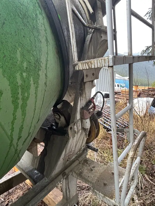 Ready Mixer 2.8m3 Skid Mounted Concrete Mixer in Other Business & Industrial in Lethbridge - Image 6