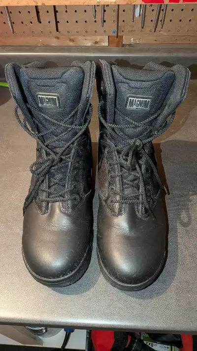 botte style de police, View more