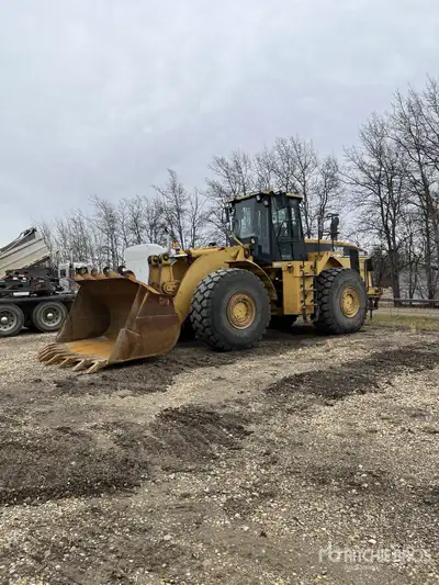 Enclosed Cab, Air Conditioner, Air Ride Seat, Ride Control, Autoshift, Loadrite On-Board Scale w/Pri...