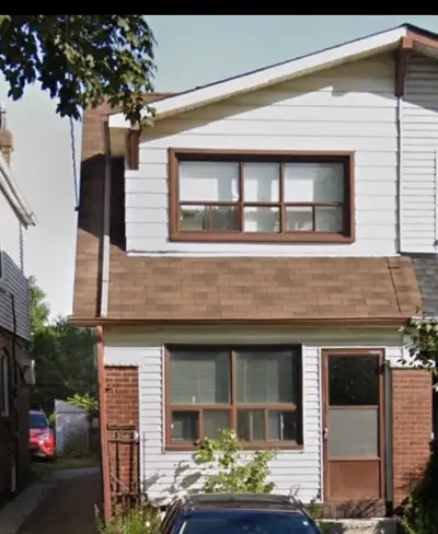 Looking for a bright, comfy spot in a great neighborhood? This newly renovated and furnished 3‑bedro...