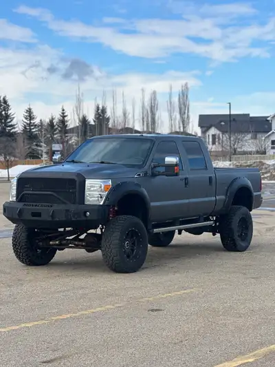 2011 Ford F-350 Lariat Diesel Super Duty Crew Cab 4x4 6.7L Power Stroke Engine Rebuilt title! Runs a...