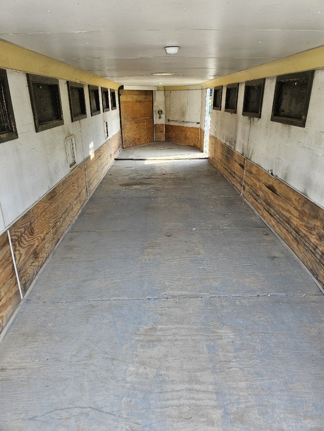 2009 Haulmark 31 ft TriAxle Enclosed Car/Toy Hauler Trailer Cargo