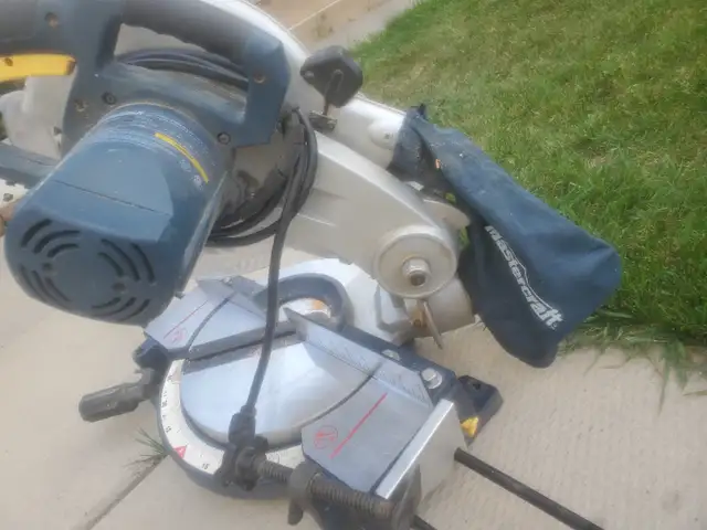 Master Craft 10" Bevel Miter Saw in Power Tools in Calgary - Image 6