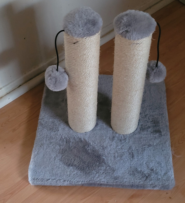 Brand New Cat Scratching  Posts with Balls in Accessories in Oshawa / Durham Region - Image 4
