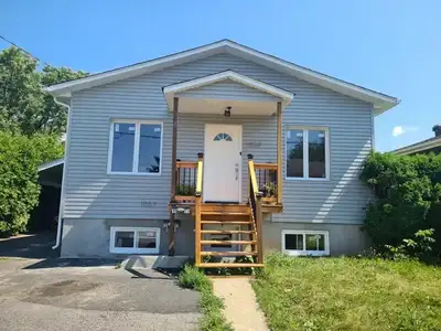 Tous inclus. 1 chambre meublée disponible dans un logement avec 3 colocataires hommes. Logement 100%...