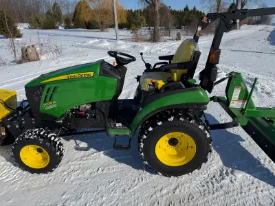 Tracteur John Deere 2025R à vendre – excellente condition Je mets en vente un tracteur John Deere 20...