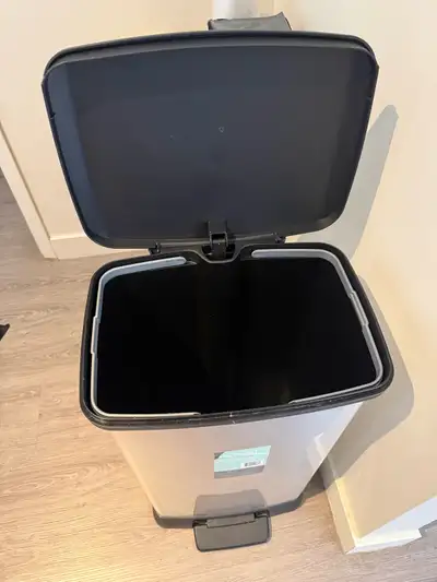 Type A 50L Rectangular Step Bin, 38.8 cm width x 29.4 cm depth x 71.7 cm height. Very good condition...