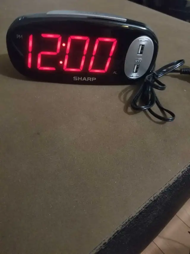 Sharp SPC182  , USB changing AL intertec alarm clock in General Electronics in Markham / York Region - Image 2