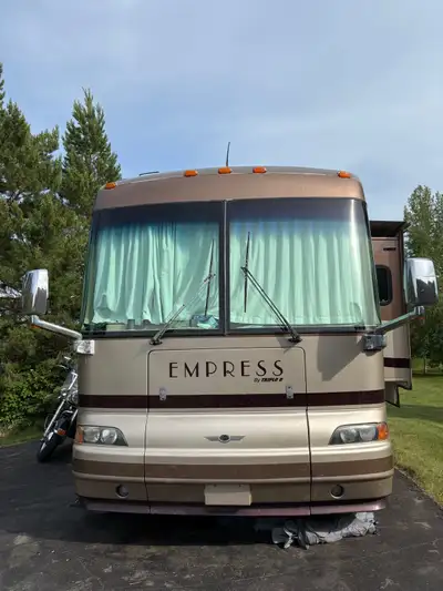 Solid built and well insulated 38 ft long MH with 2 slides. Heated water tanks for winter use. 90,00...