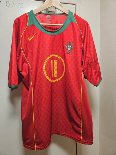 Simão Sabrosa Portugal National Team Nike jersey (2004) size L (men's) In great condition