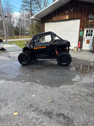 1600kms , full warranty till 2028 , always serviced at Polaris dealer , has stage 5 audio( Rockford...