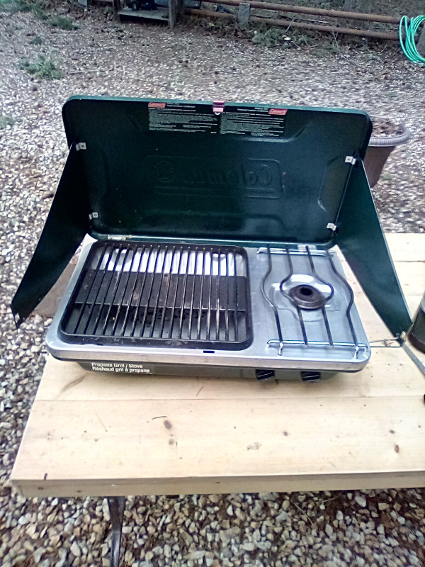 Coleman 2in1 camp grill/stove in BBQs & Outdoor Cooking in Kamloops - Image 2