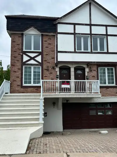 Appartement 6 1/2 à louer avec 3 grandes chambres fermées , un grand salon ,et 2 salles de bain enso...