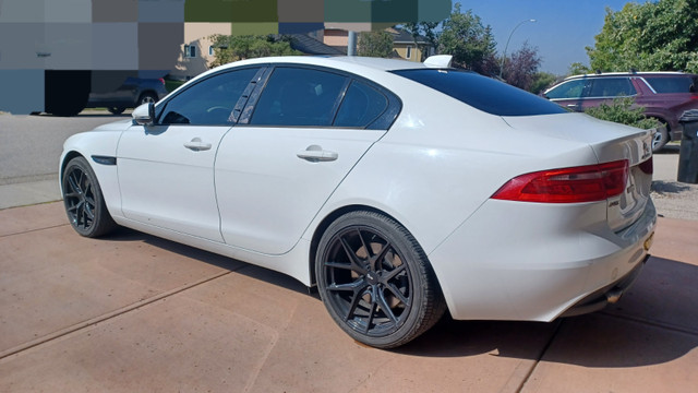 2017 Jaguar XE AWD in Cars & Trucks in Calgary - Image 4
