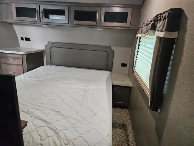 2020 Rockwood  5th Wheel in Travel Trailers & Campers in Regina - Image 11