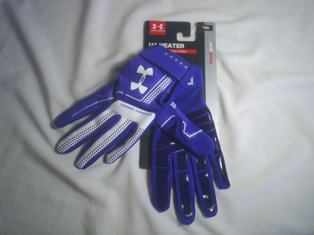 Youth Medium Batting Gloves in Baseball & Softball in Sarnia - Image 2