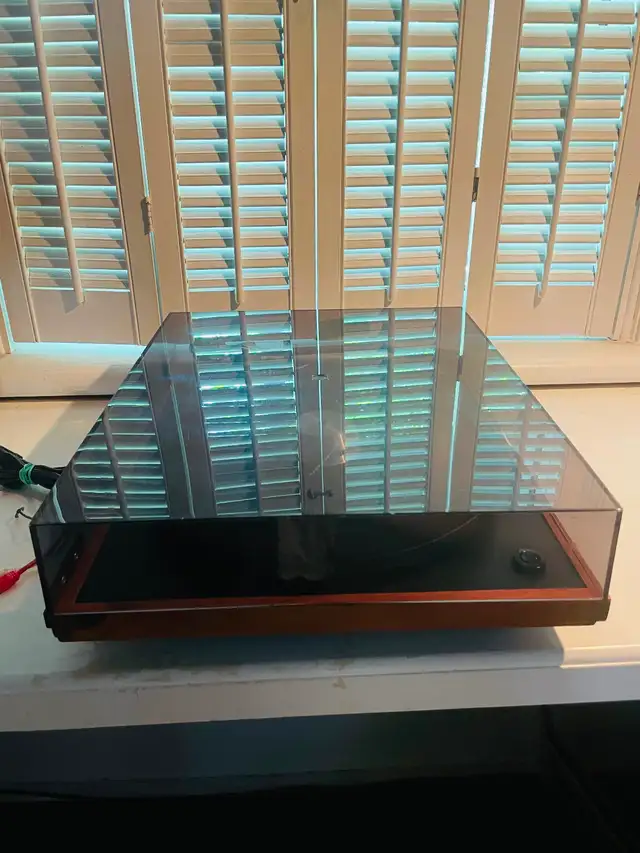 Vintage REGA Planar2 belt drive turntable in Stereo Systems & Home Theatre in City of Toronto - Image 5
