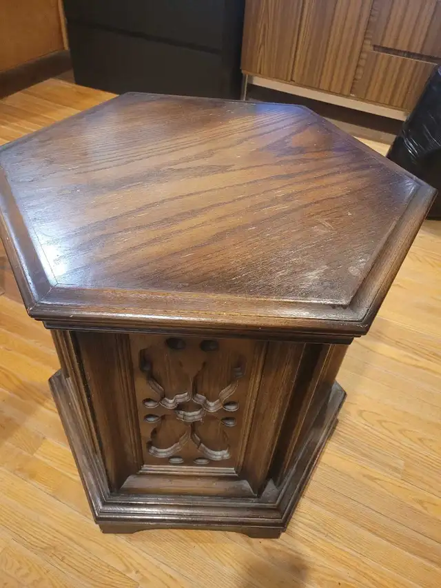 Wooden side tables in Coffee Tables in City of Toronto - Image 6