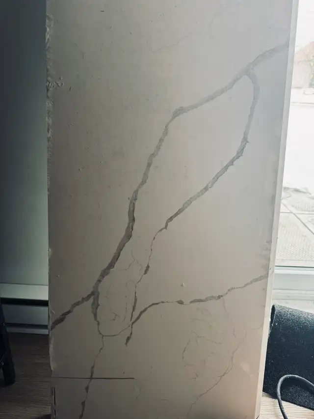 18x 37.5. inches - quartz  slab white with veins in Cabinets & Countertops in Longueuil / South Shore - Image 4