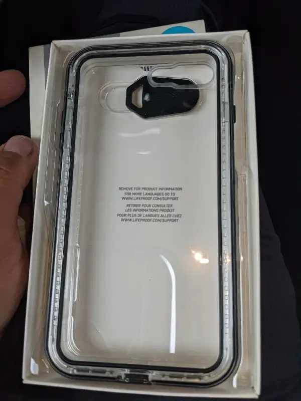 LifeProof Next Snowproof iPhone 7/8 Plus Case Black Crystal in Cell Phone Accessories in Mississauga / Peel Region - Image 4